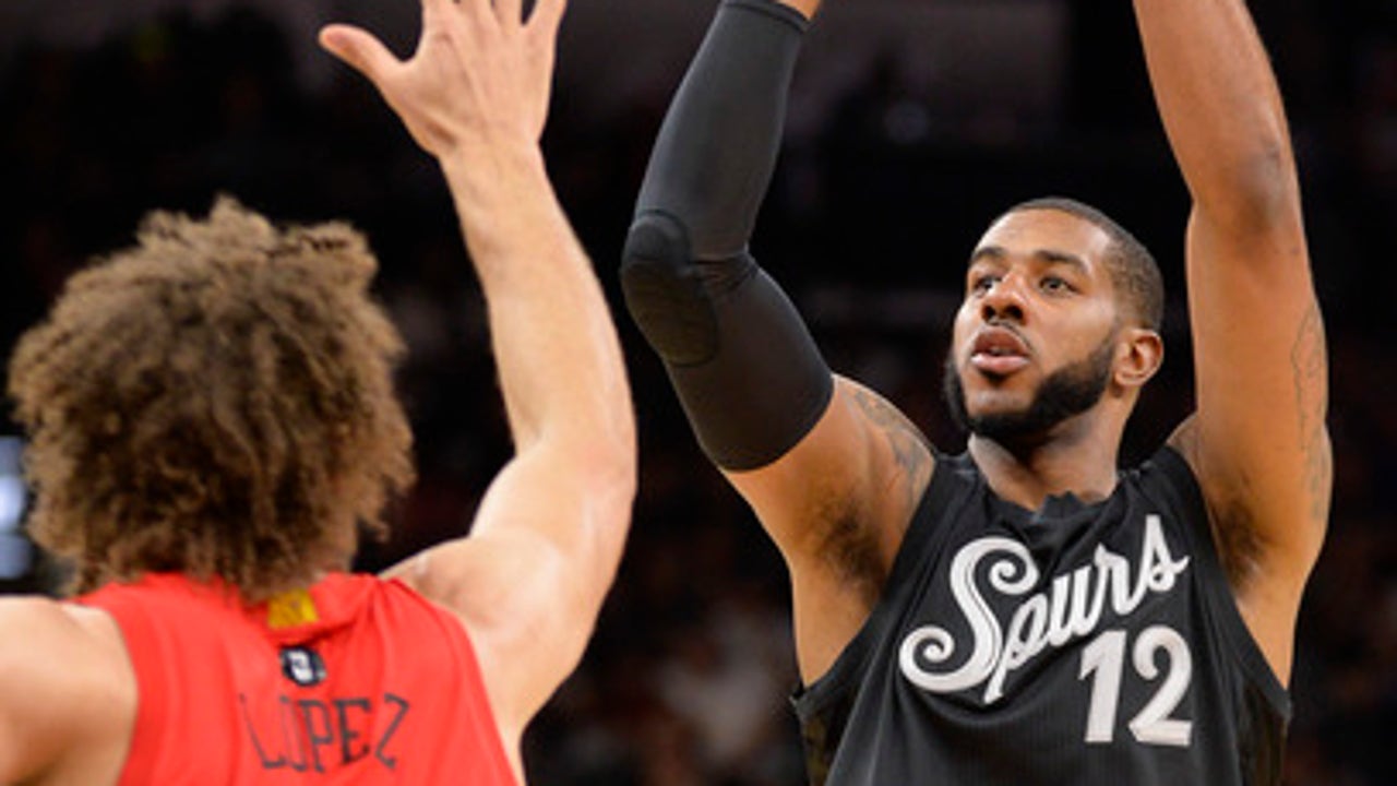 Aldridge's season-high 33 help Spurs hold off Bulls (Dec 25, 2016)